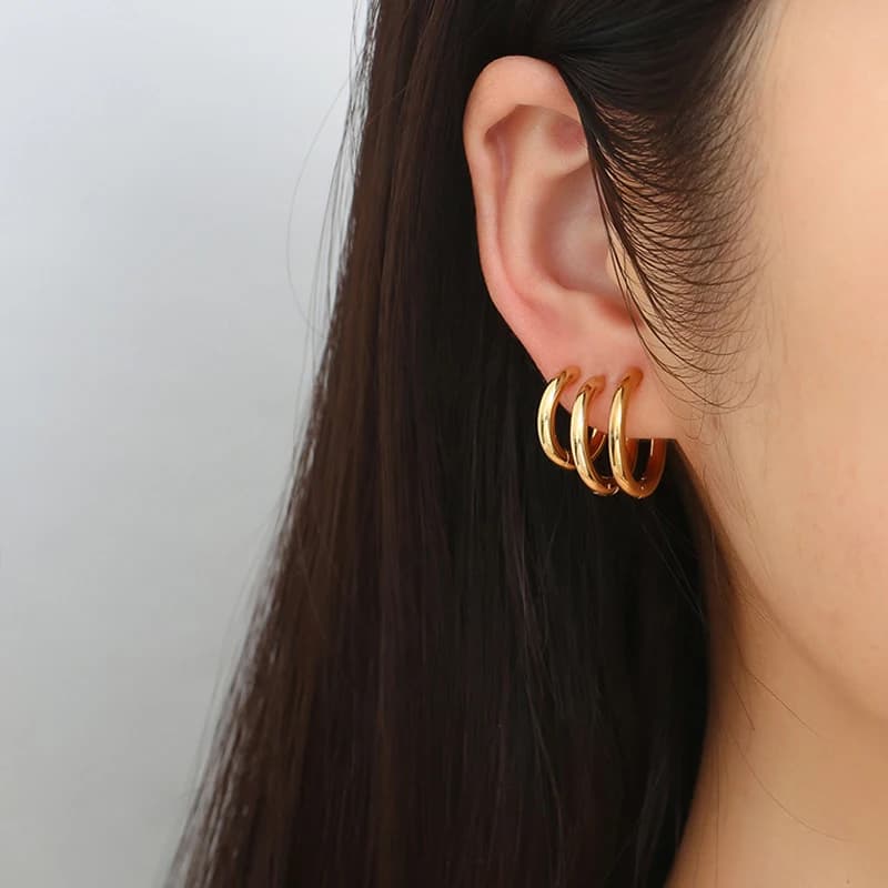 Stainless Steel Round Hoop Earrings 2.5mm Gold Silver Classic for Women — image 3